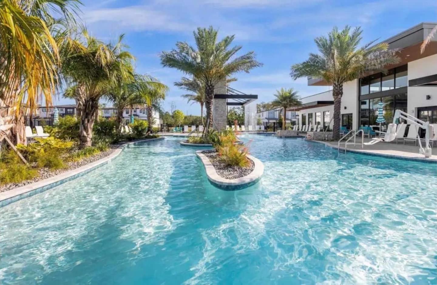 Lux 5br W Game Room, 4 & Private Poo Holiday home *