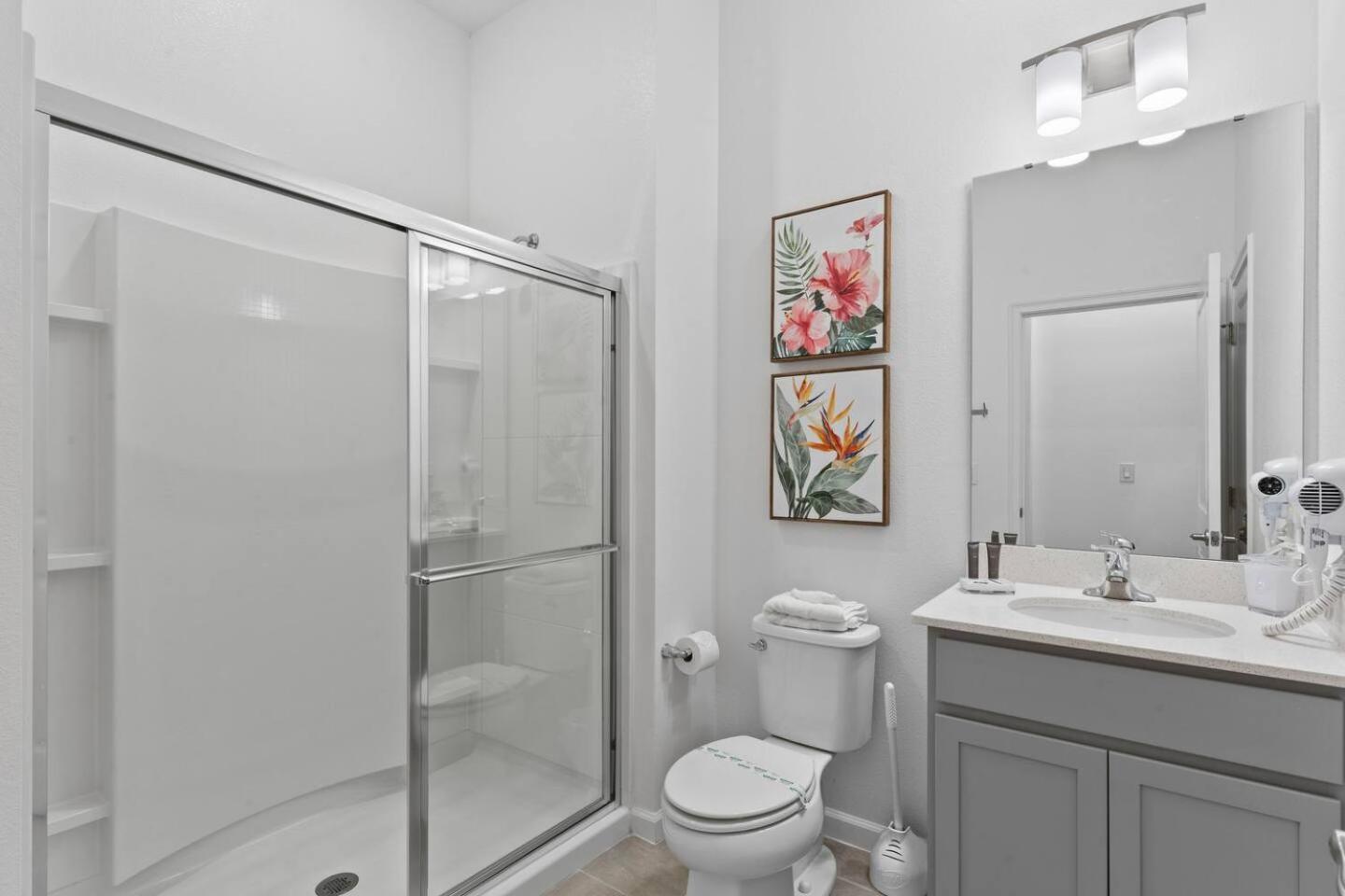 Lux 5br W Game Room, 4 & Private Poo Holiday home *