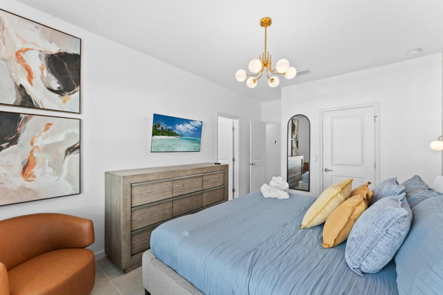 Lux 5br W Game Room, 4 & Private Poo Holiday home