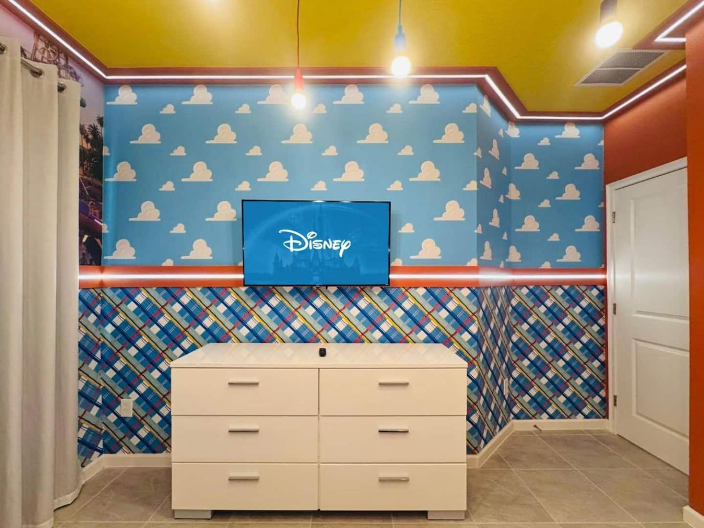 Holiday home Lux 5br W Game Room, 4 & Private Poo Orlando