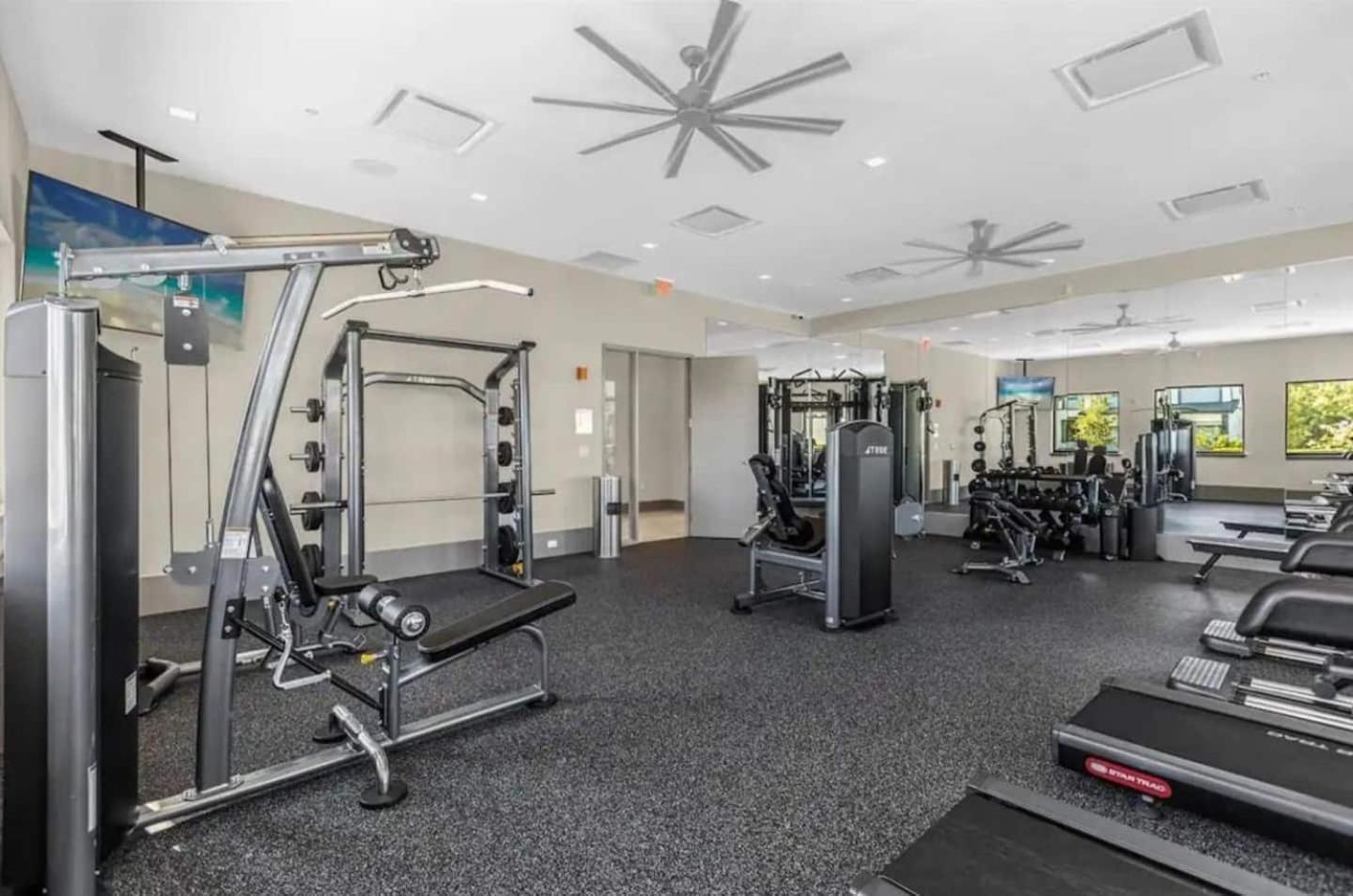 Lux 5br W Game Room, 4 & Private Poo Holiday home *