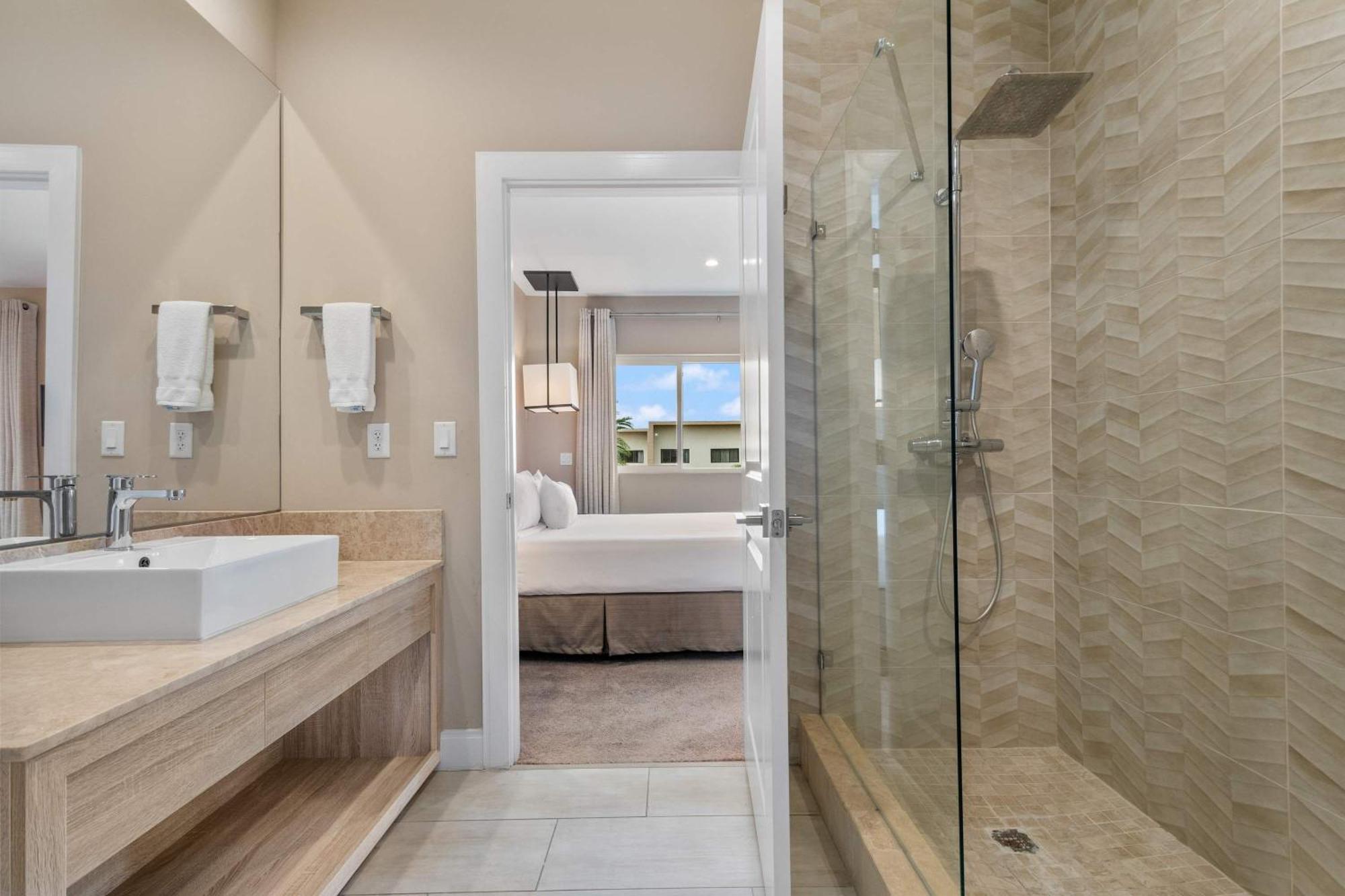 Holiday home Minutes To Chic Dream With Stunning Patio And Perks