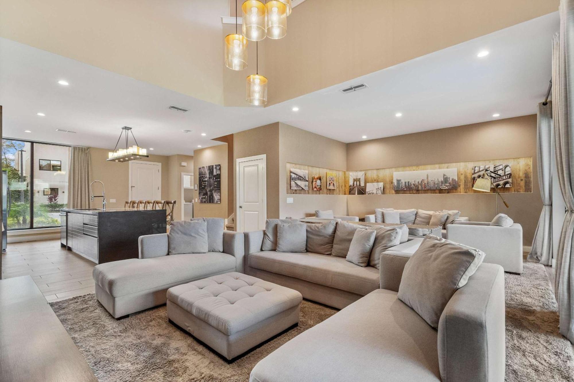 Holiday home Minutes To Chic Dream With Stunning Patio And Perks *
