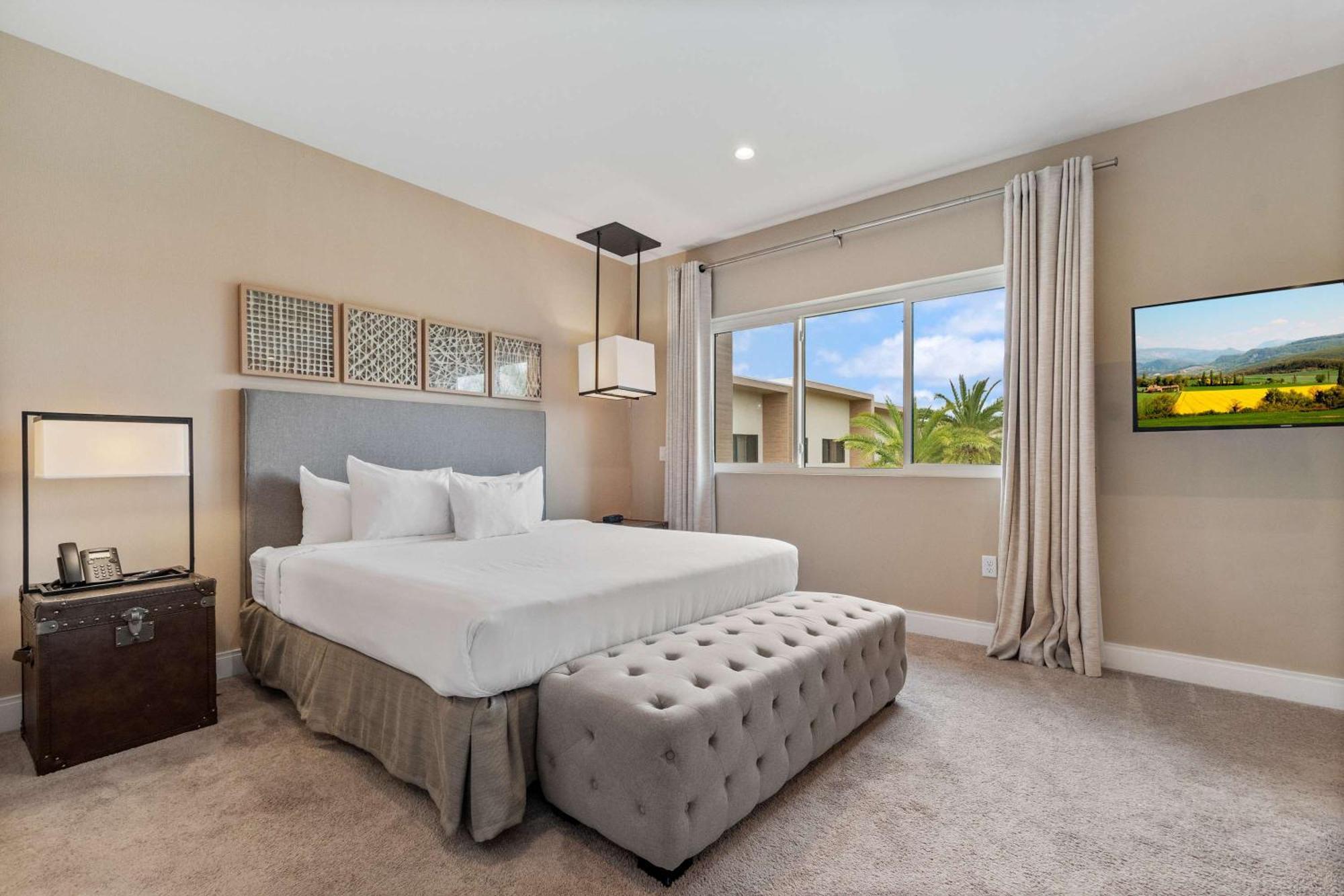 Minutes To Chic Dream With Stunning Patio And Perks Orlando