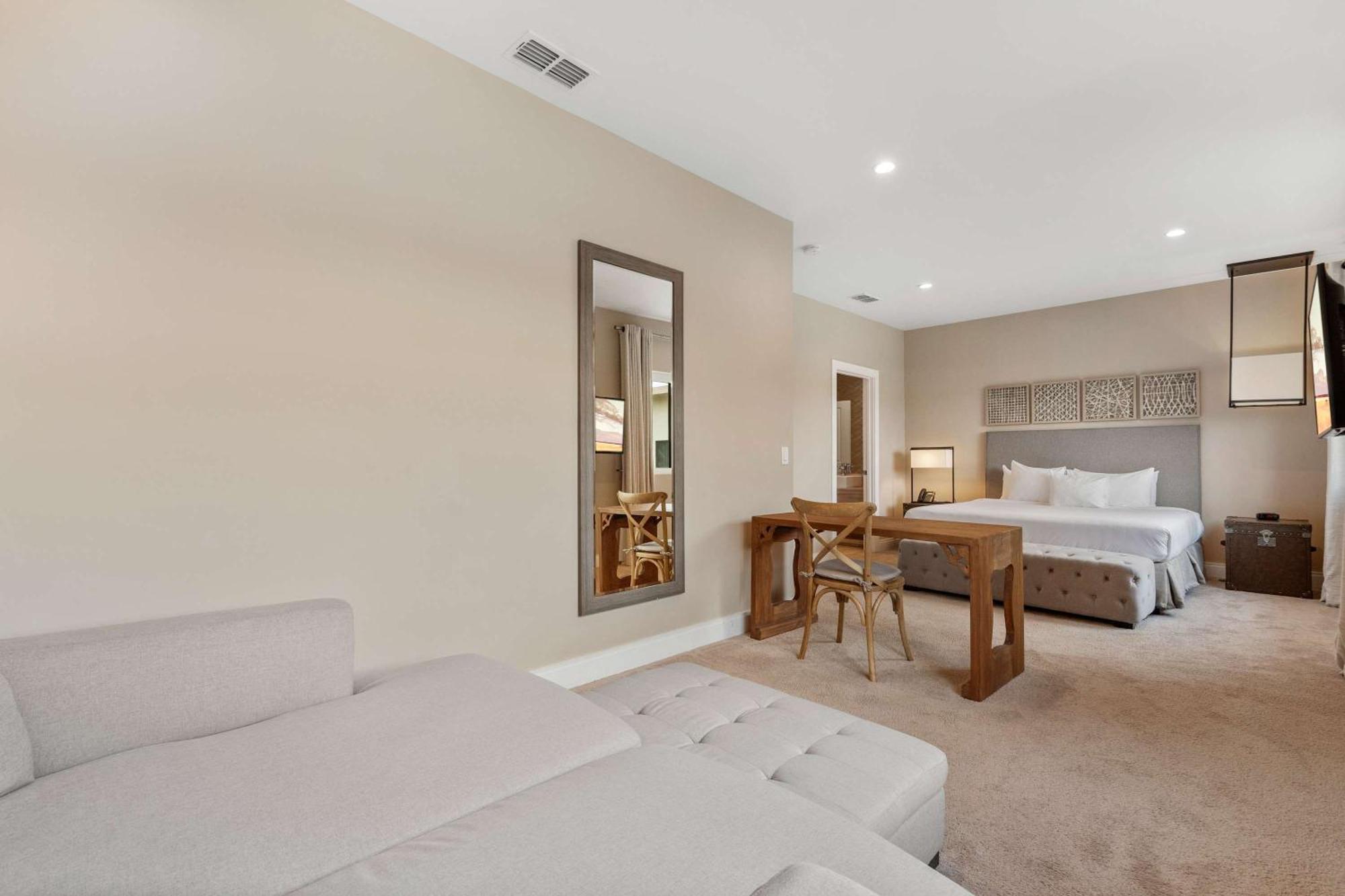 Minutes To Chic Dream With Stunning Patio And Perks * Orlando