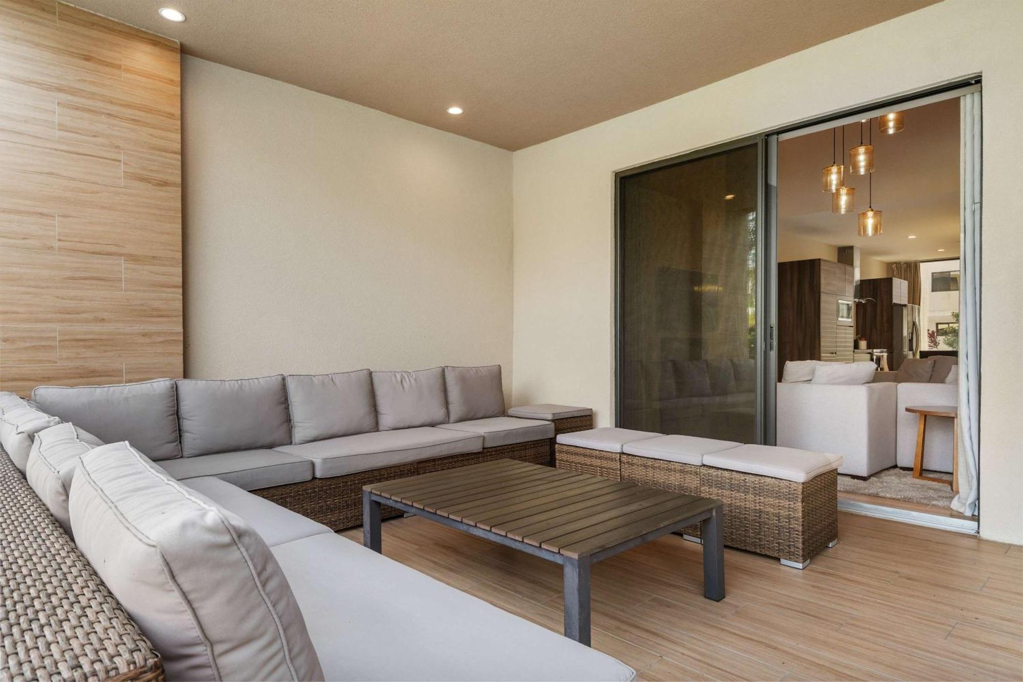 Minutes To Chic Dream With Stunning Patio And Perks Holiday home