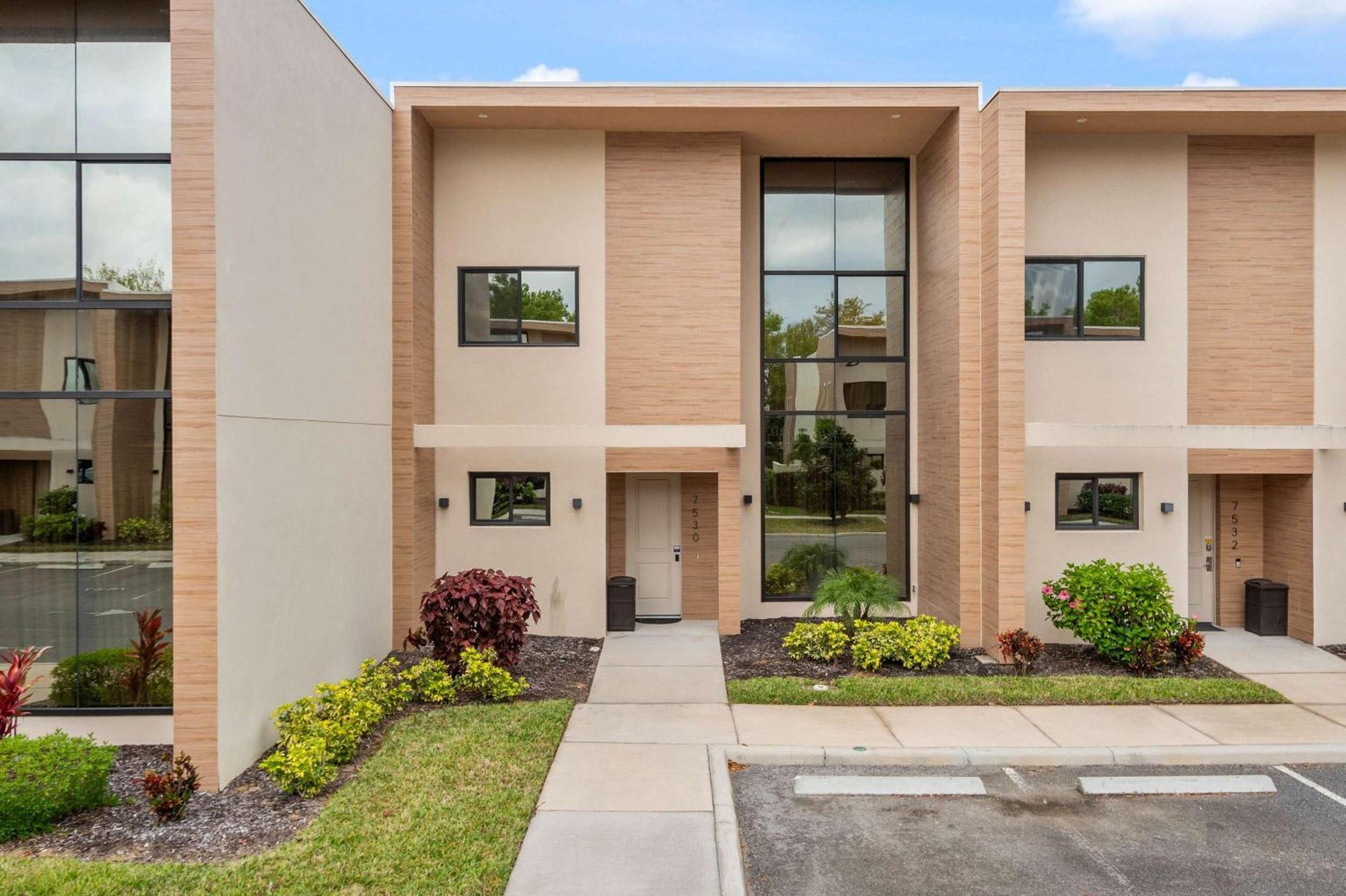 Minutes To Chic Dream With Stunning Patio And Perks * Orlando