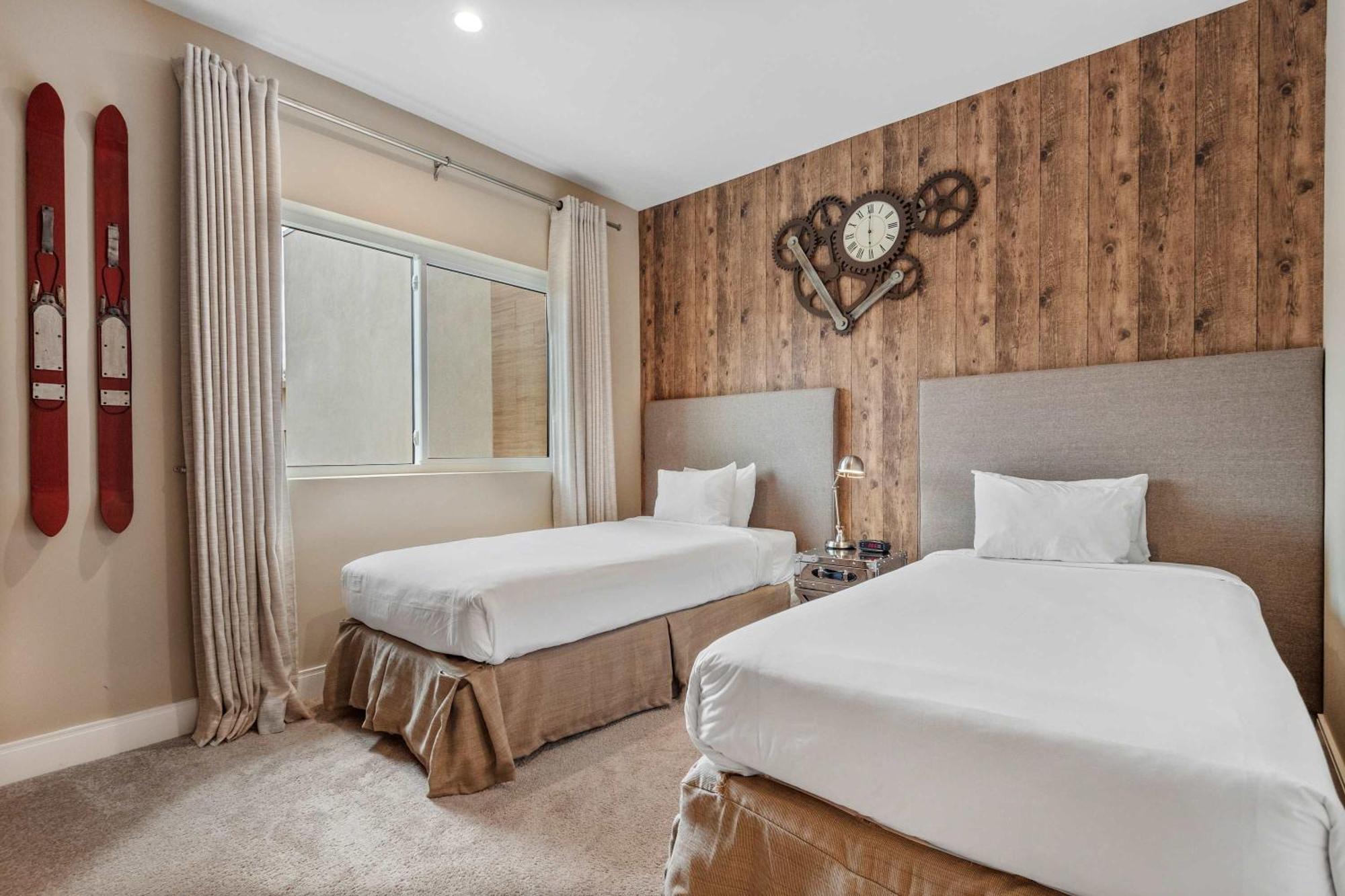 Minutes To Chic Dream With Stunning Patio And Perks Holiday home