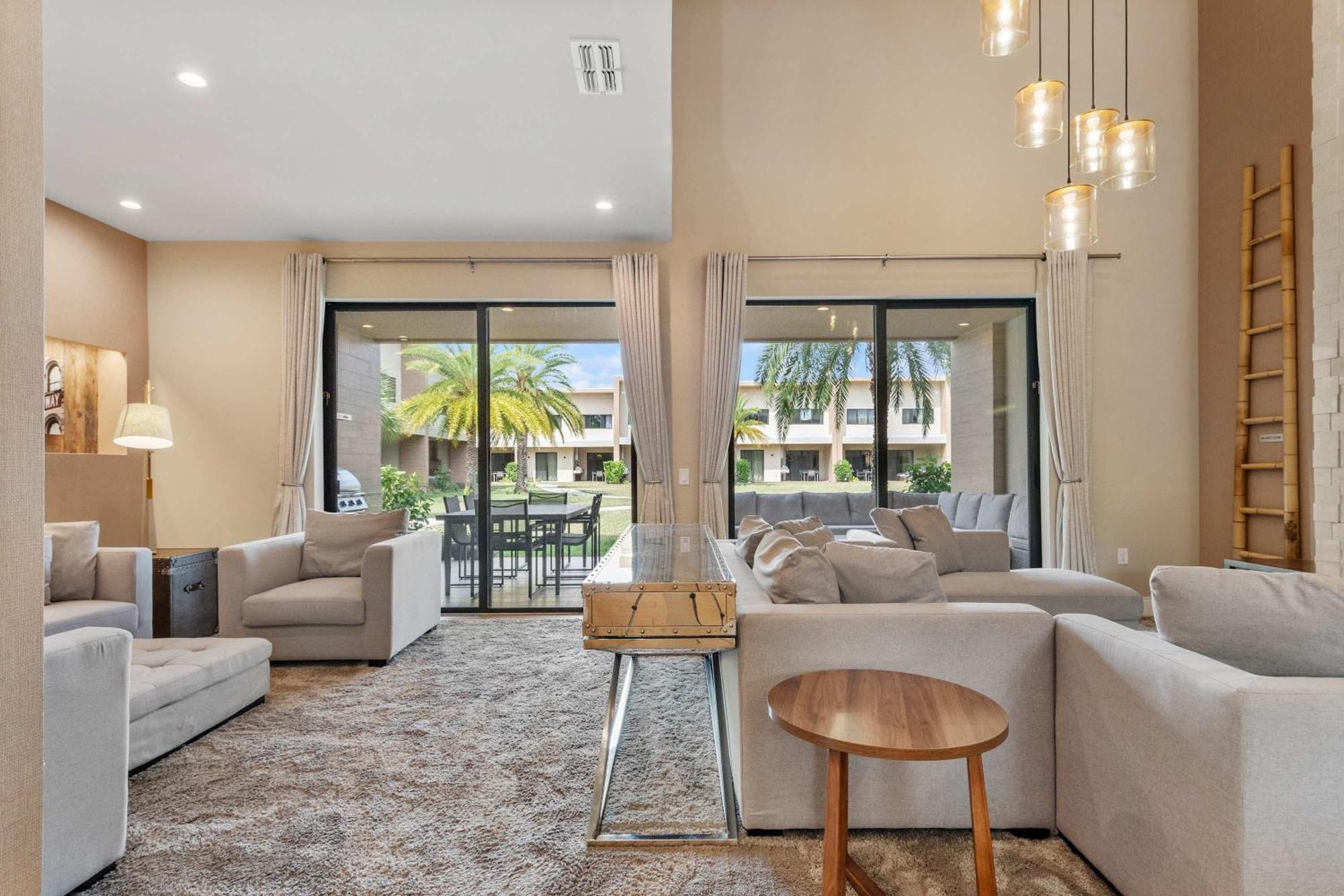 Minutes To Chic Dream With Stunning Patio And Perks