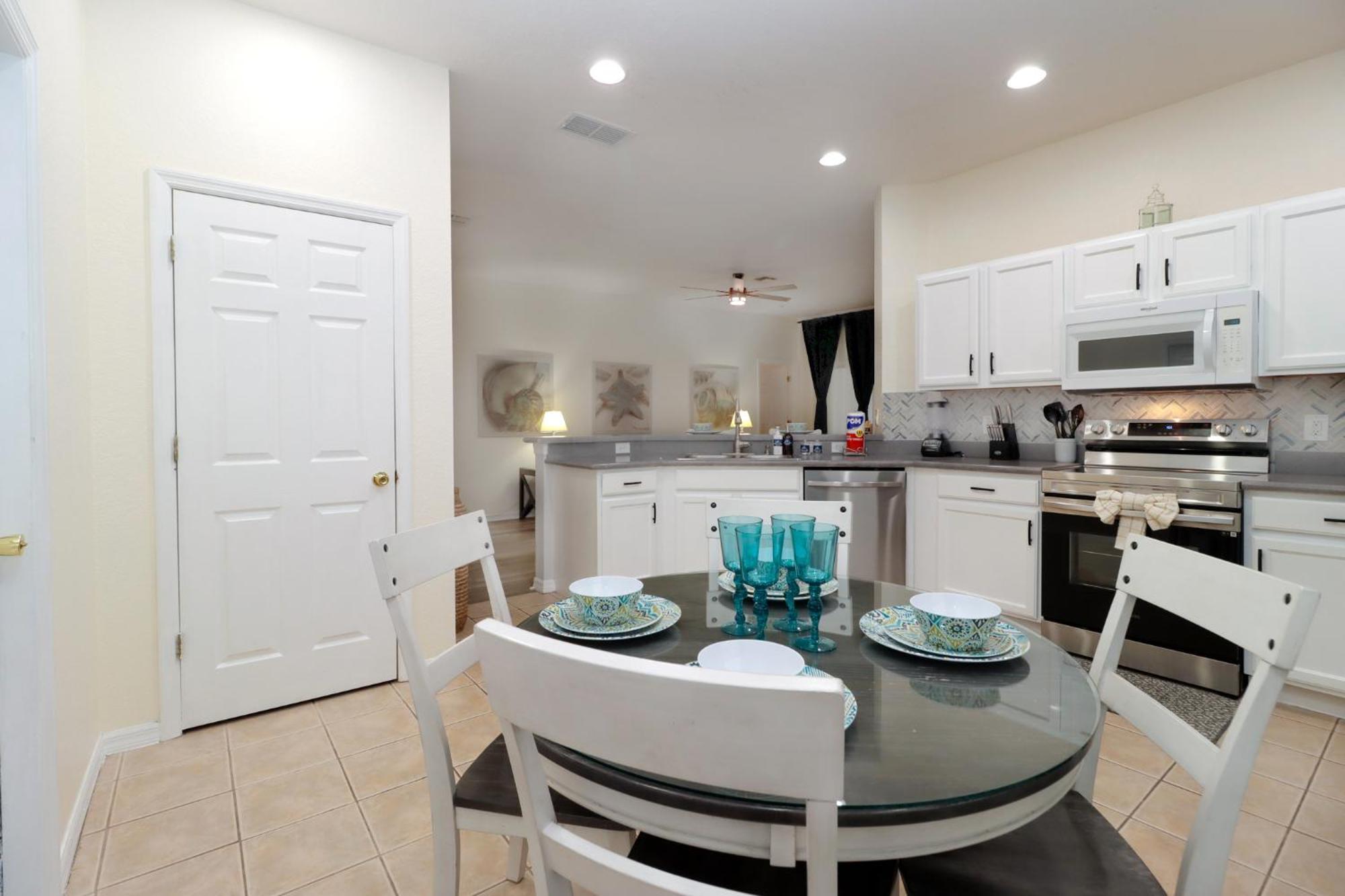 Holiday home Serene 4-bedroom Lakeview Retreat With South-facing Pool & Sun-drenched Outdoor Living Orlando