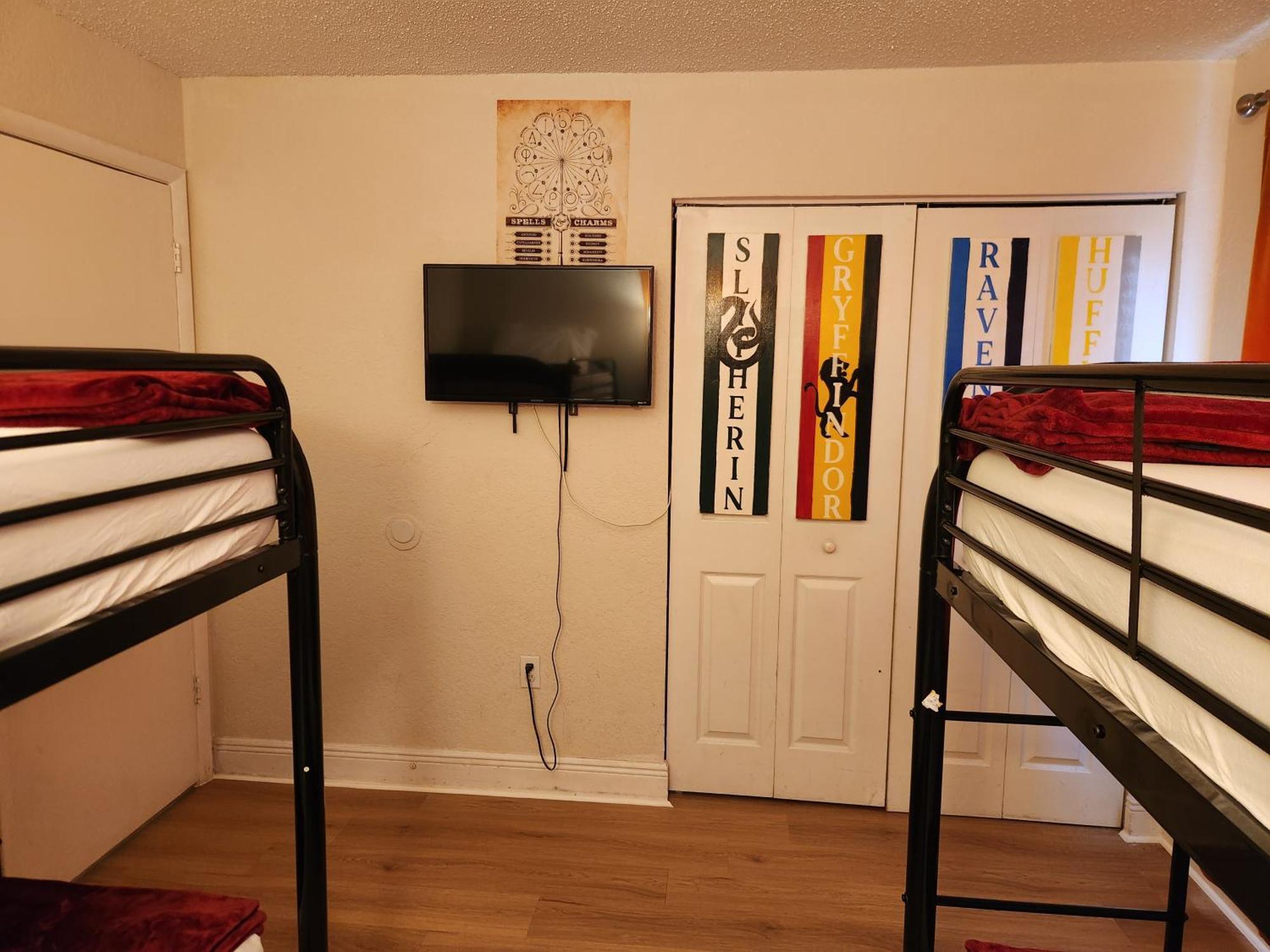 Apartment Centauri Vacation Rentals: 2-bedroom With Free Parking *