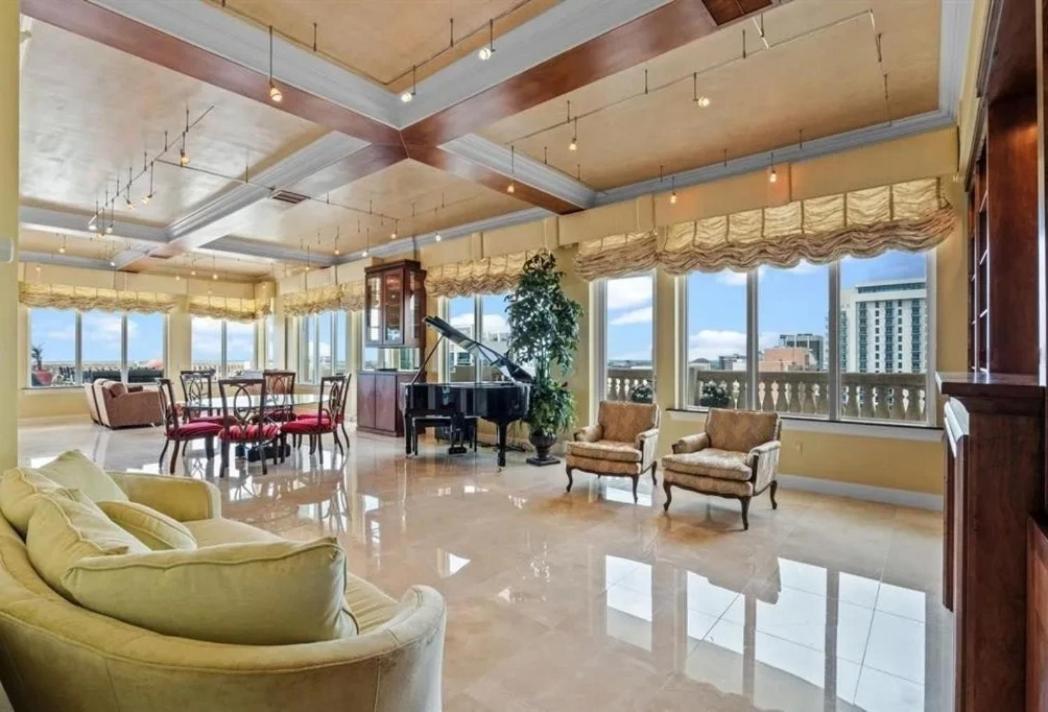 Breathtaking Panoramic Views Of The Skyline Apartment Orlando