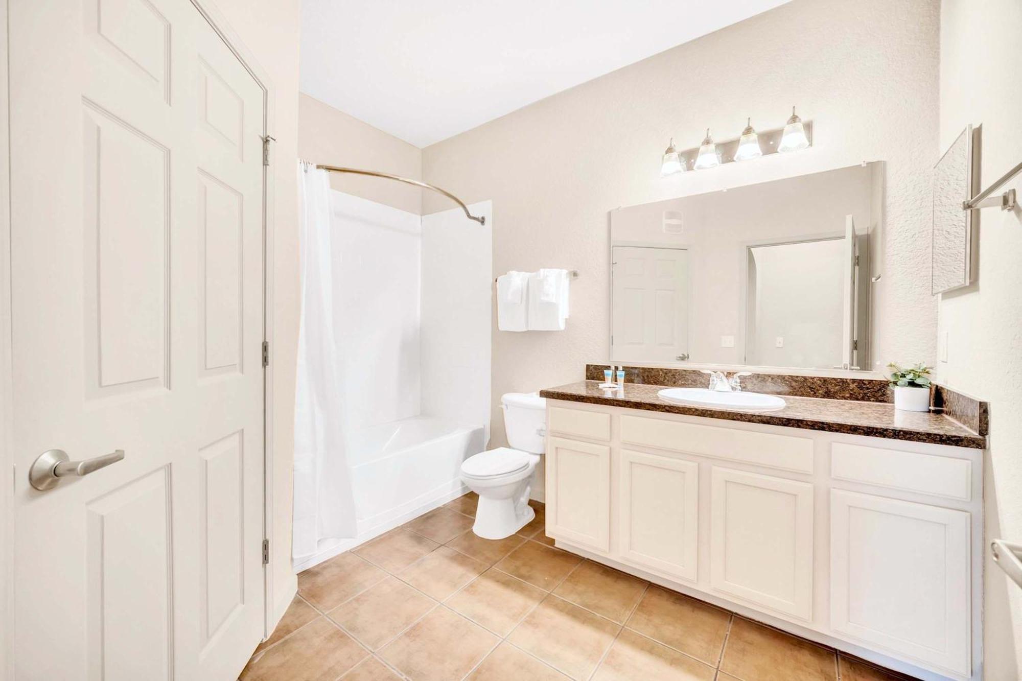 Bright & Modern 2br With Pool & Hot Tub, Near Disney! *