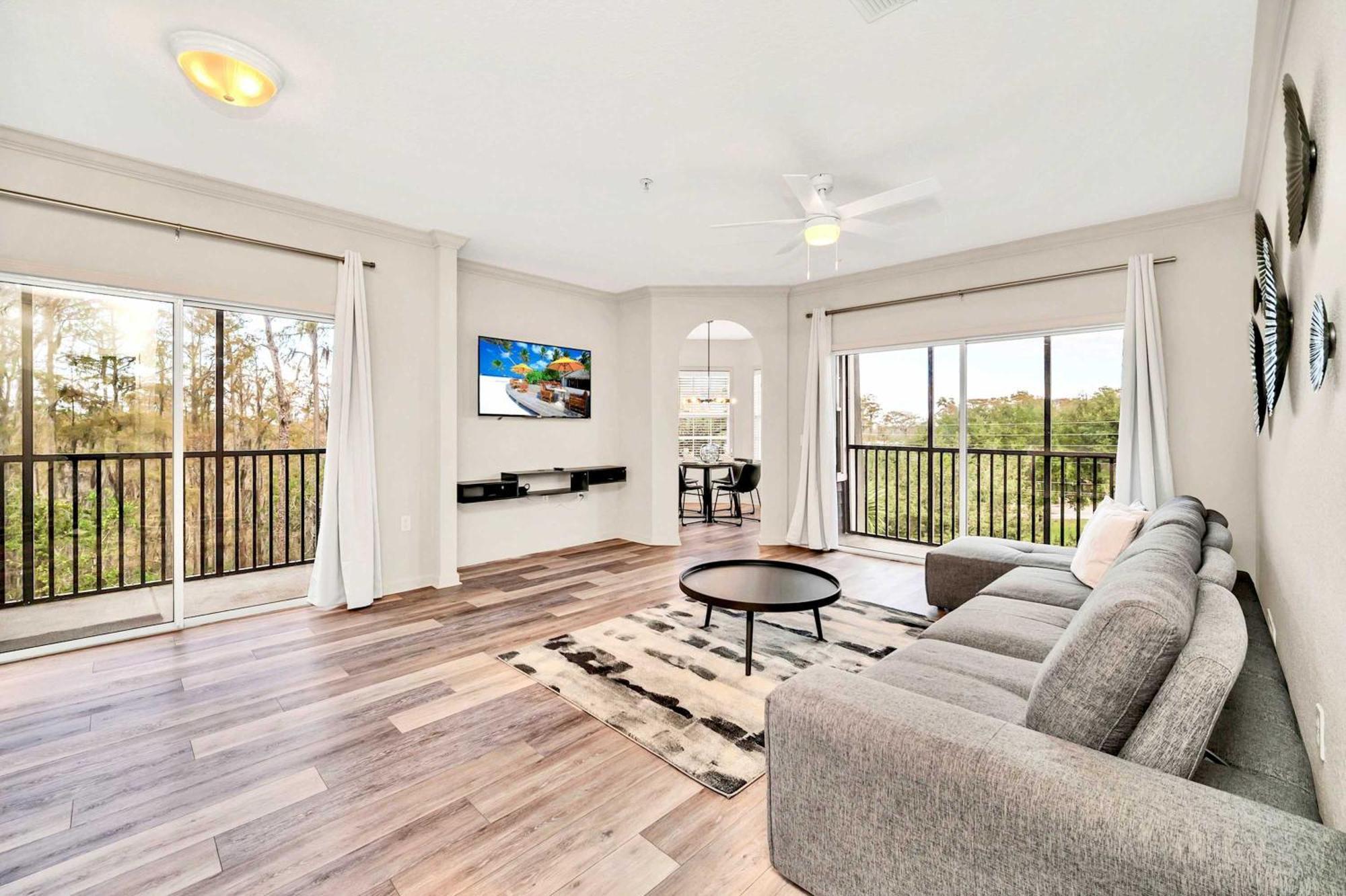 Bright & Modern 2br With Pool & Hot Tub, Near Disney! Holiday home