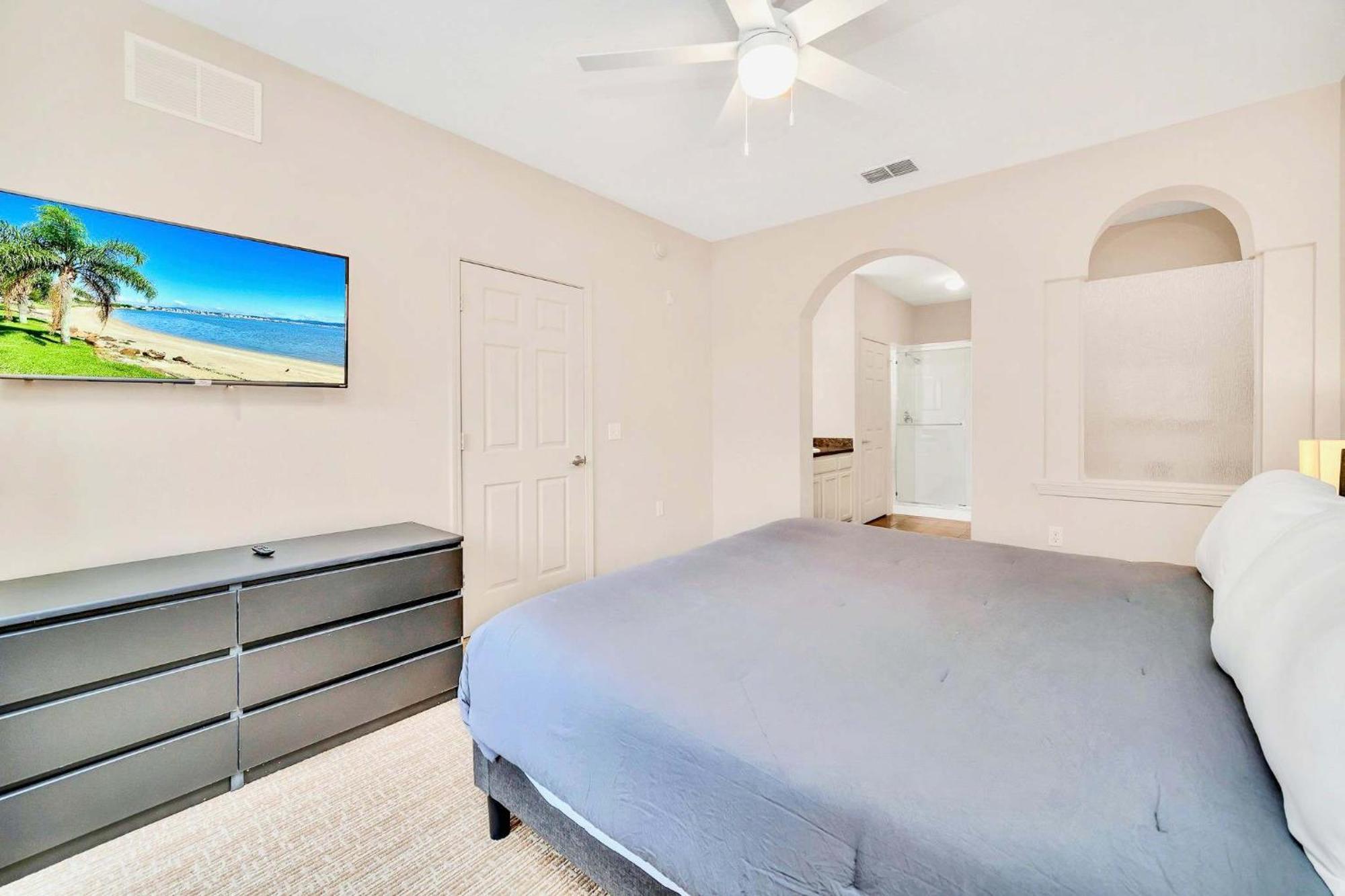 2br With Shared Pool & Hot Tub, Near Disney! Holiday home Orlando