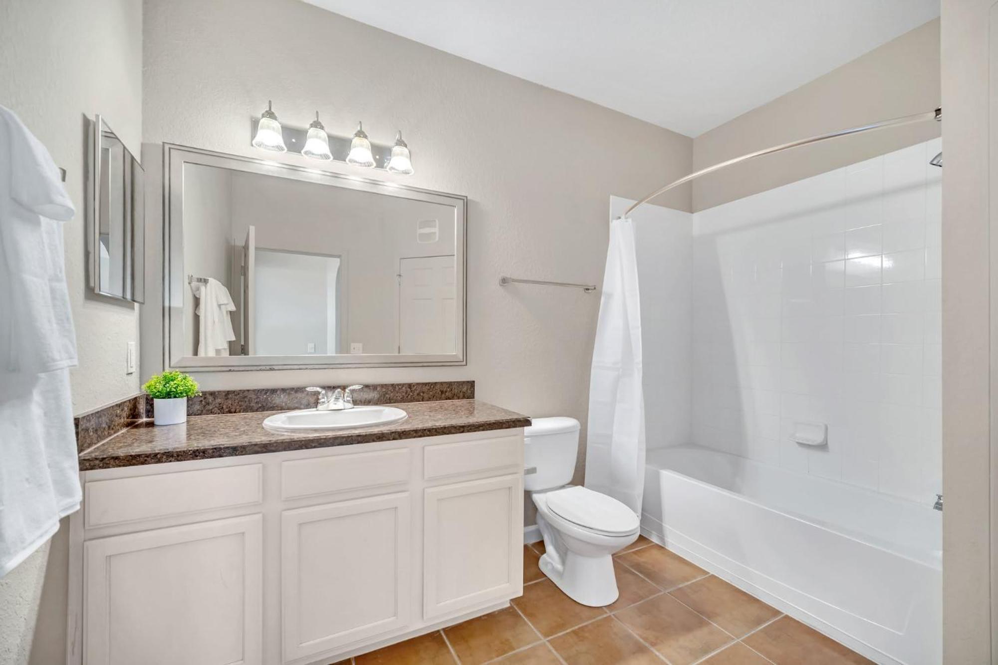 Spacious 2br W Pool & Hot Tub Near *