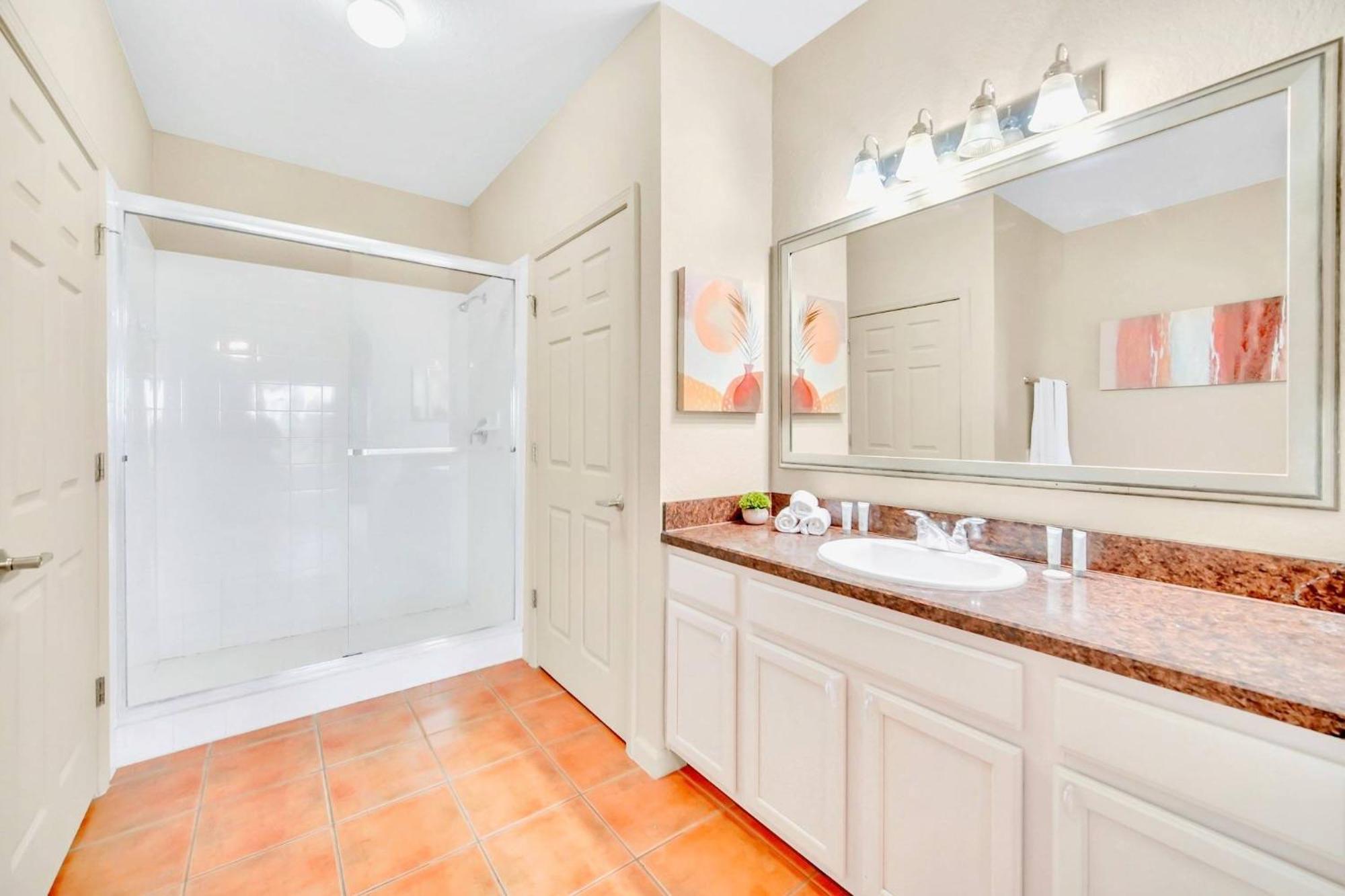 Modern 2br - Hot Tub And Pool - Near Holiday home *