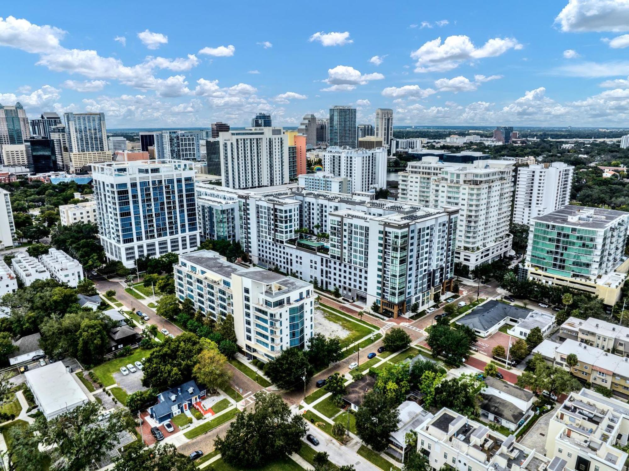 Stunning & Luxurious 2bed 2bath Open Floor Plan Apartment *