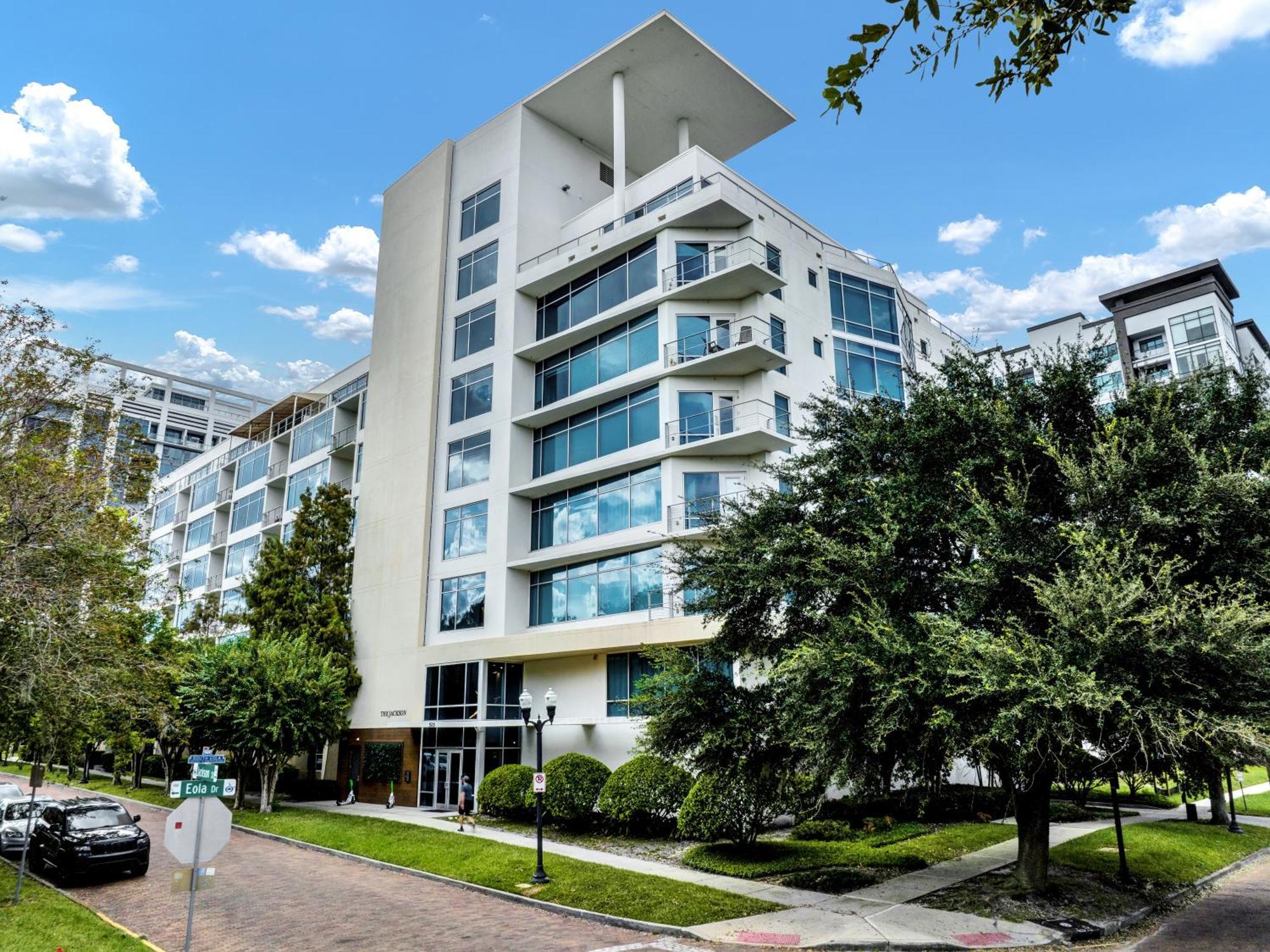 Stunning & Luxurious 2bed 2bath Open Floor Plan Apartment Orlando