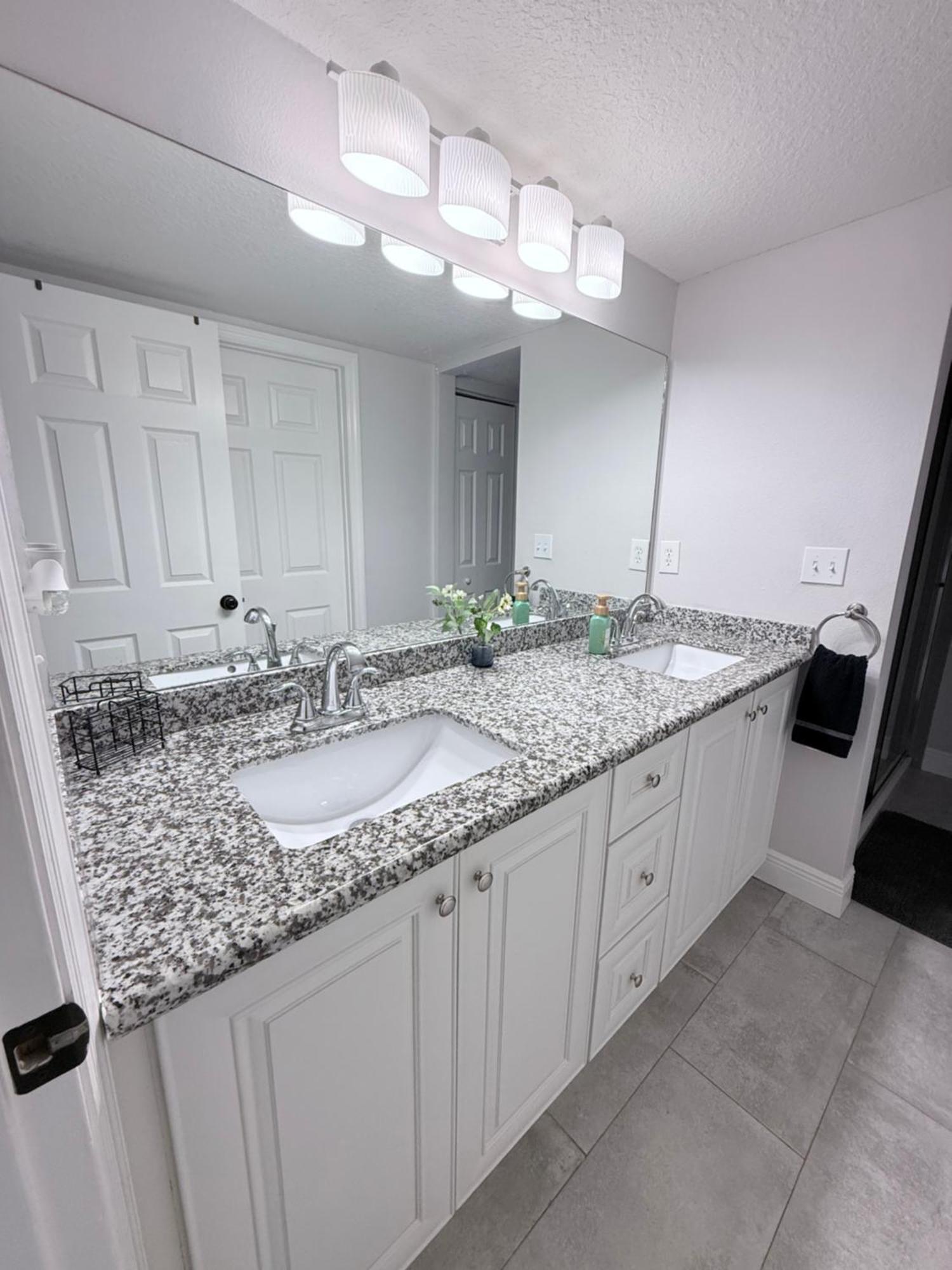 Hub Apartment *