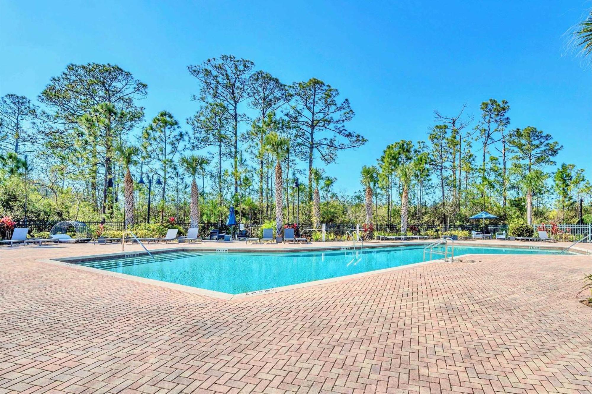 Spacious 3br Near - Pool And Hot Tub! Holiday home