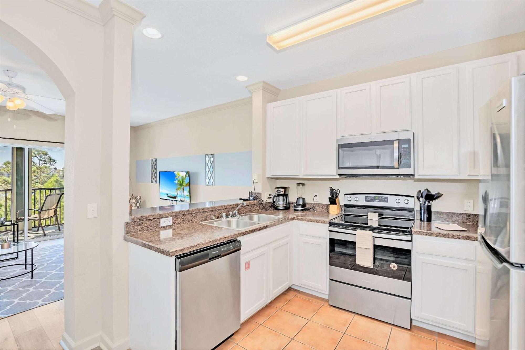 Spacious 3br Near - Pool And Hot Tub!