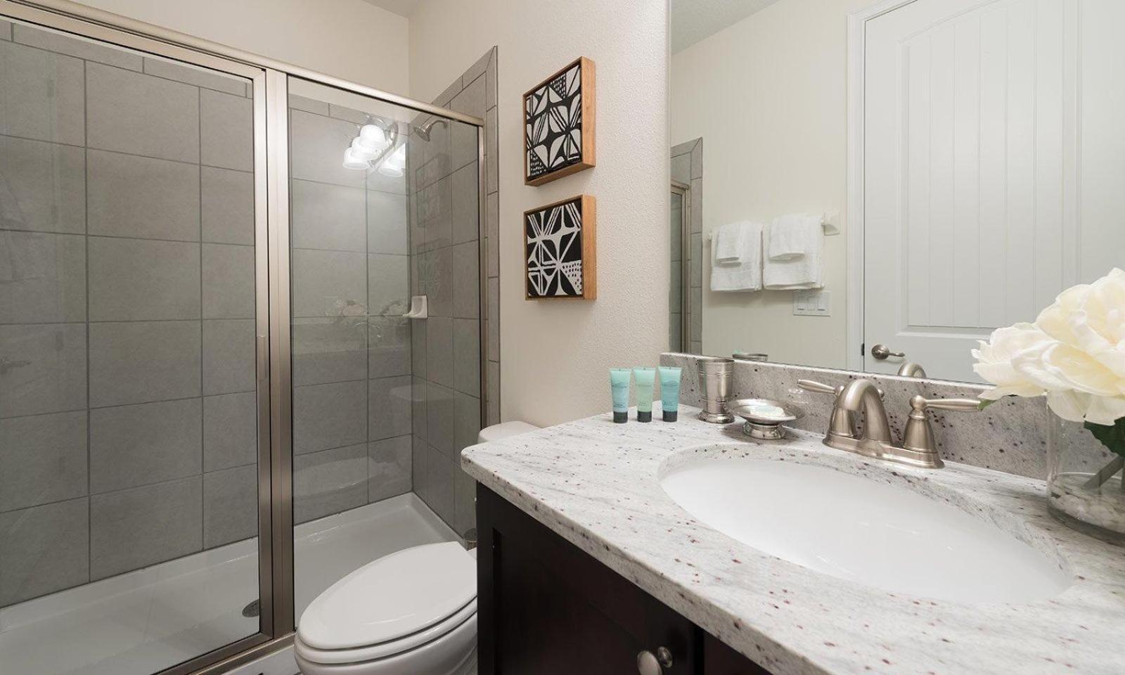 Stylish Sleek 9 Bdrm With Full Kitchen At Encore