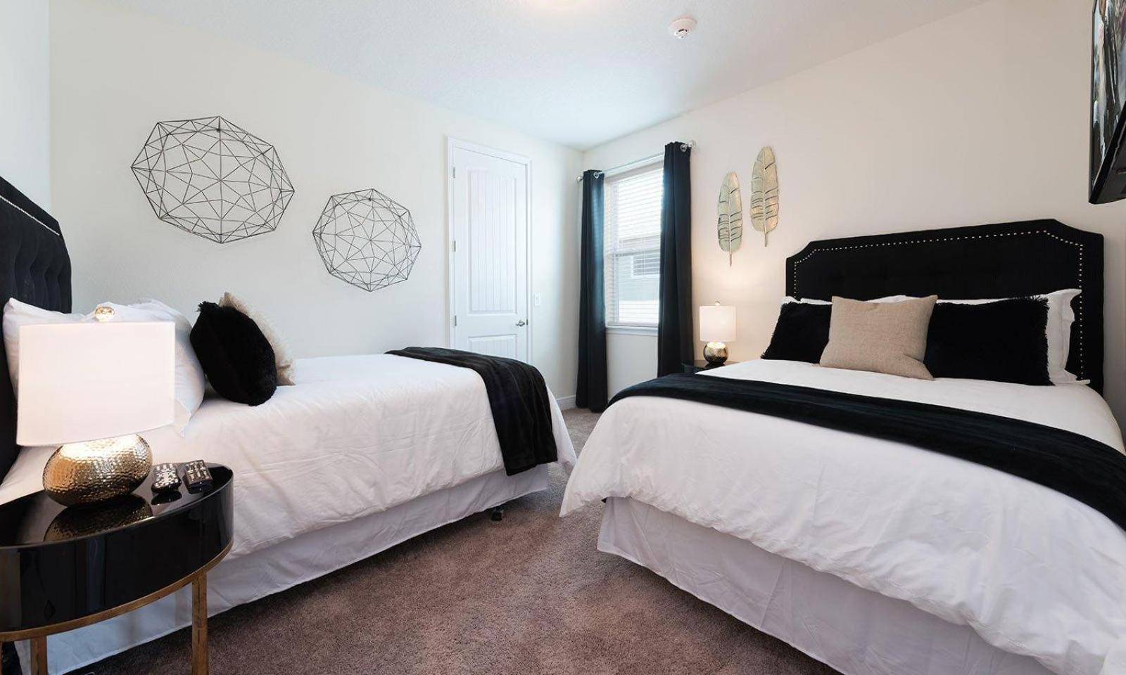 Holiday home Stylish Sleek 9 Bdrm With Full Kitchen At Encore