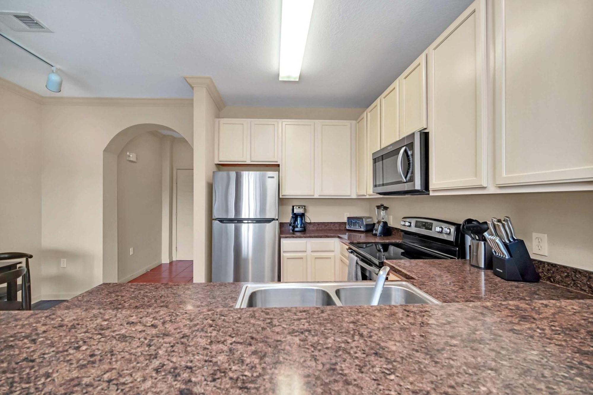 Bright - 2br With Pool & Hot Tub, Near Disney! Holiday home Orlando