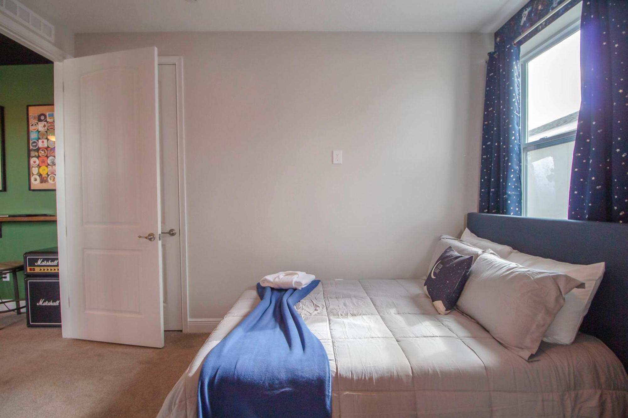 Encore 6 Bedroom Vacation With Pool Holiday home
