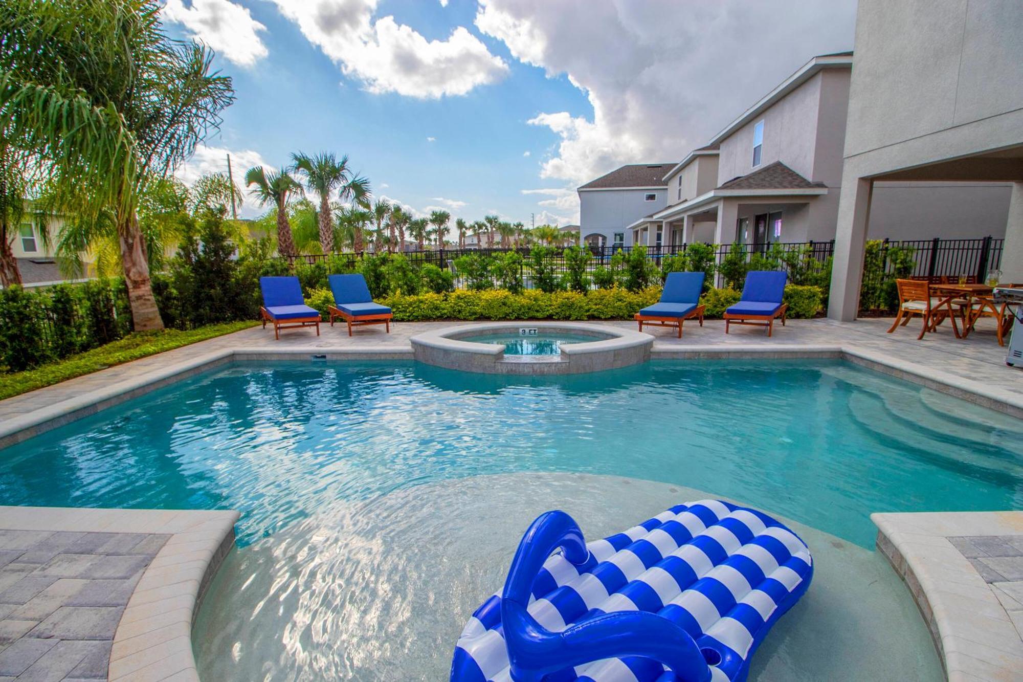 Holiday home Encore 6 Bedroom Vacation With Pool *