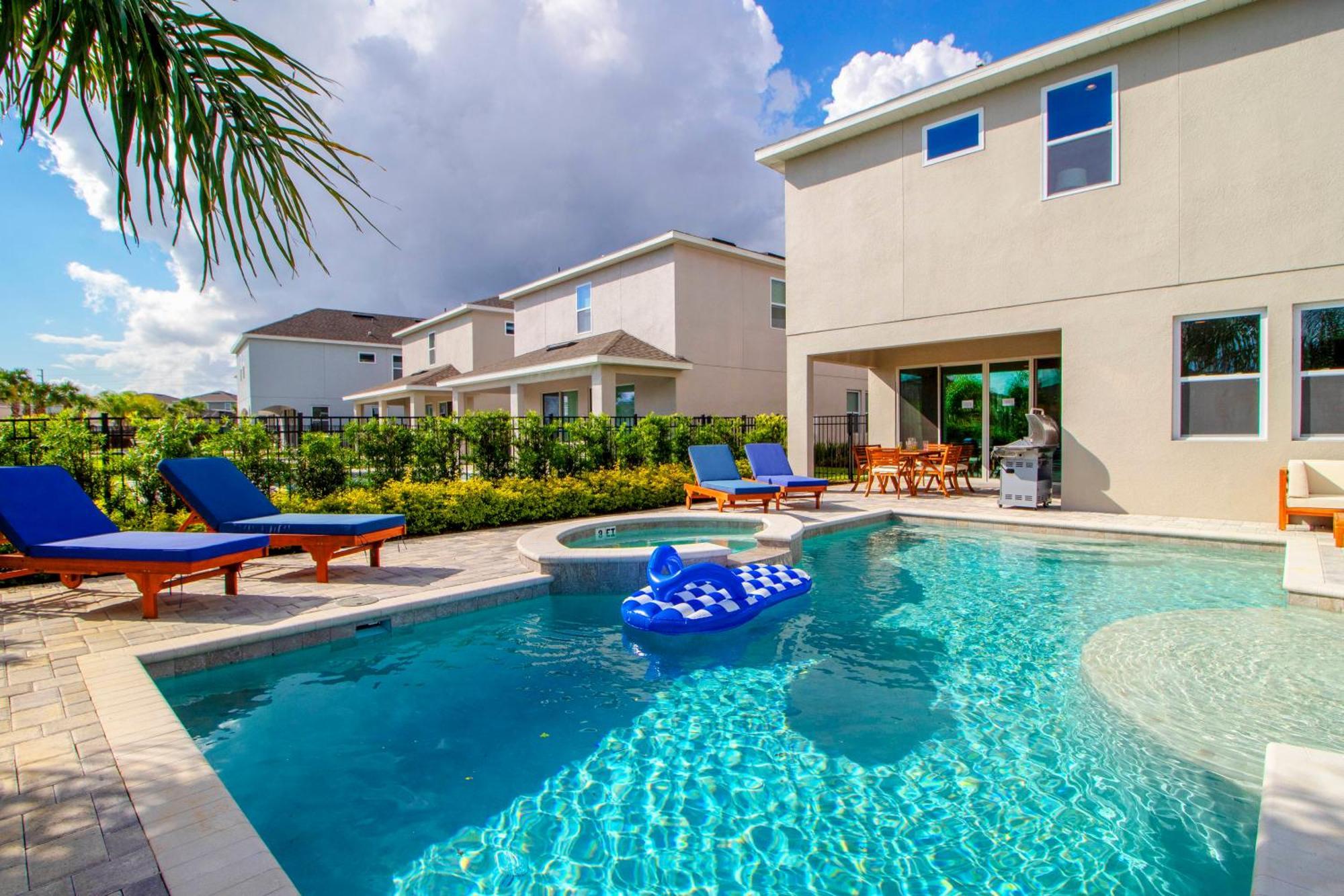 Holiday home Encore 6 Bedroom Vacation With Pool *