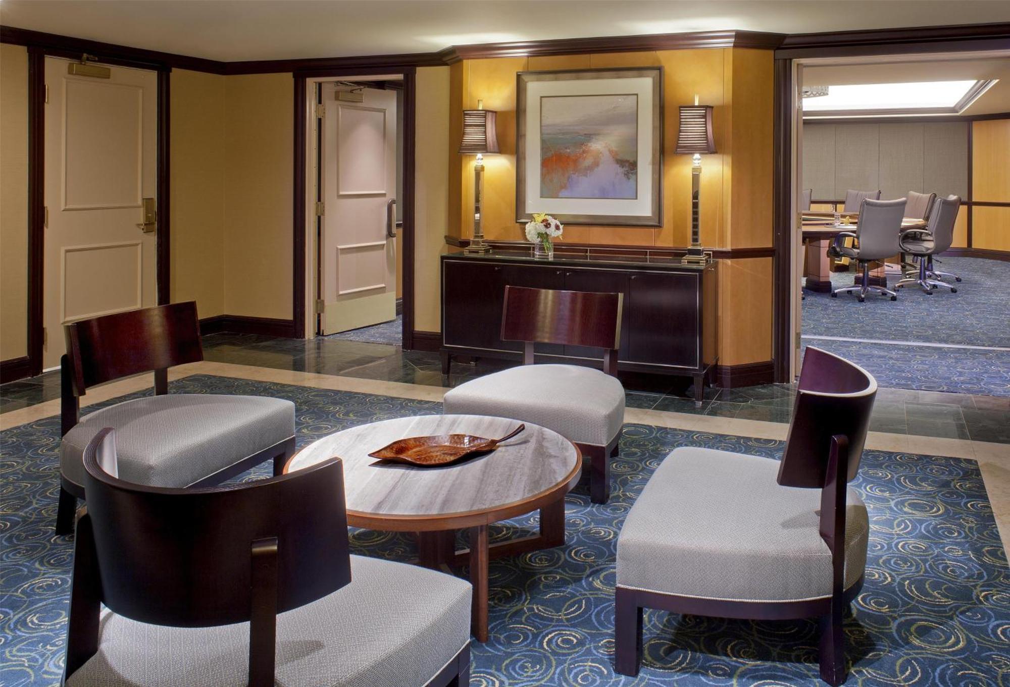 Hyatt Regency International Airport 4*