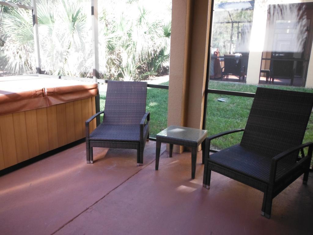 Four Bedroom Townhouse In Regal Oaks At Old Town *