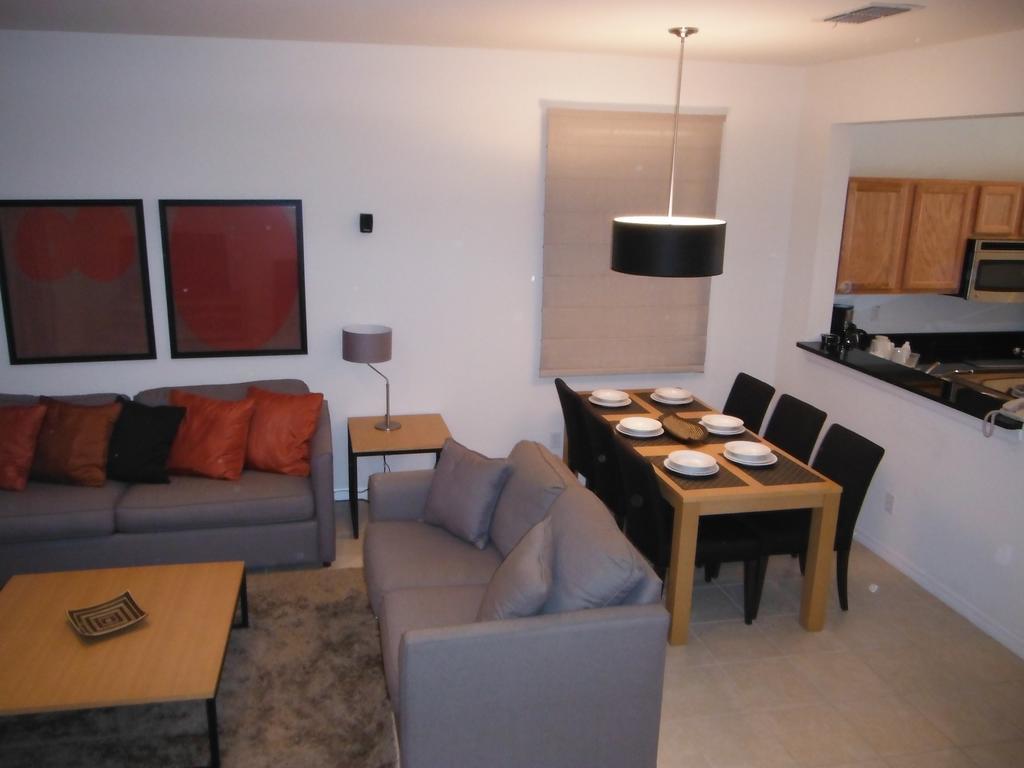 Four Bedroom Townhouse In Regal Oaks At Old Town Villa