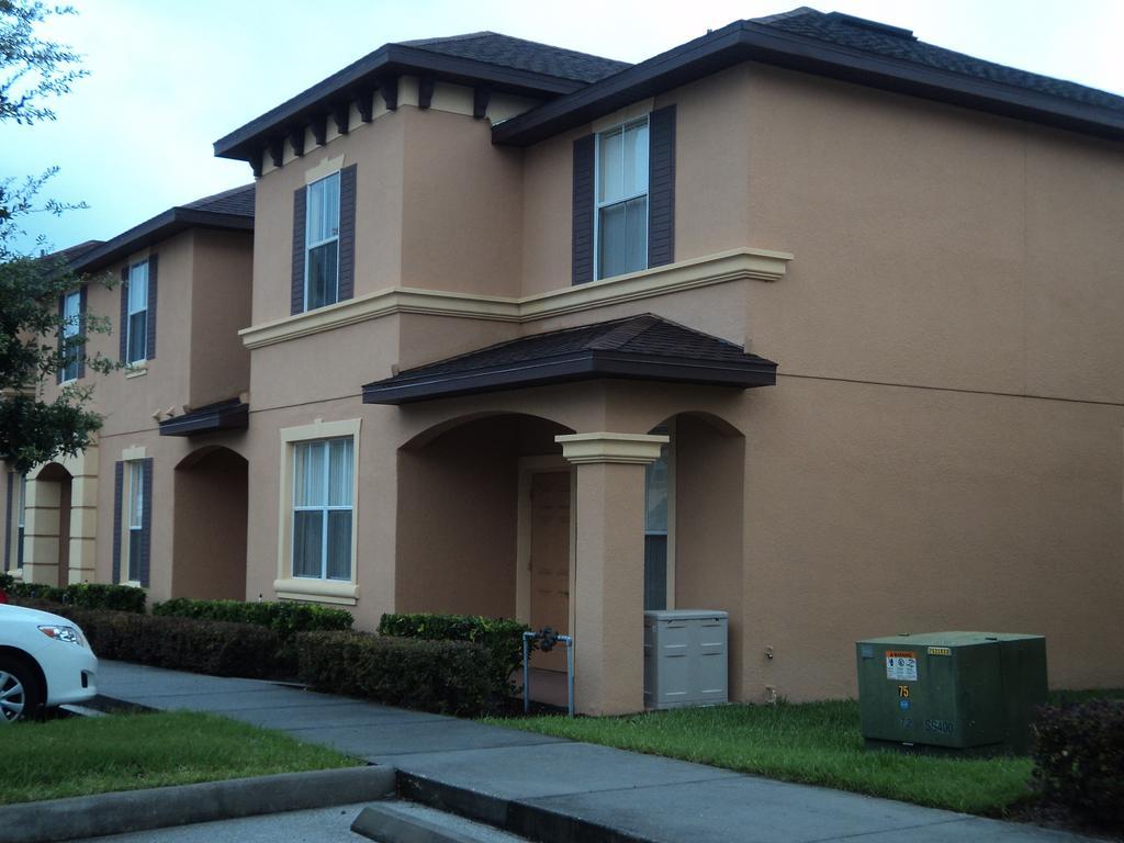Four Bedroom Townhouse In Regal Oaks At Old Town Villa