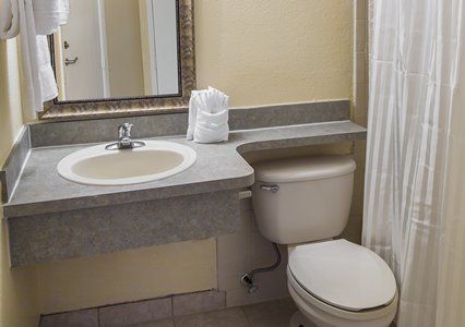 Clarion International Airport Hotel 3*