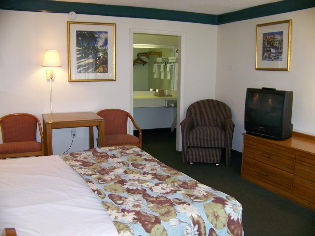 Hotel Budget And Suites West