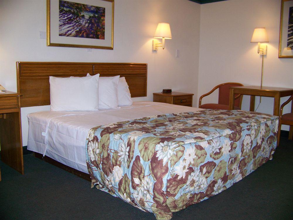 Budget And Suites West Hotel 2*