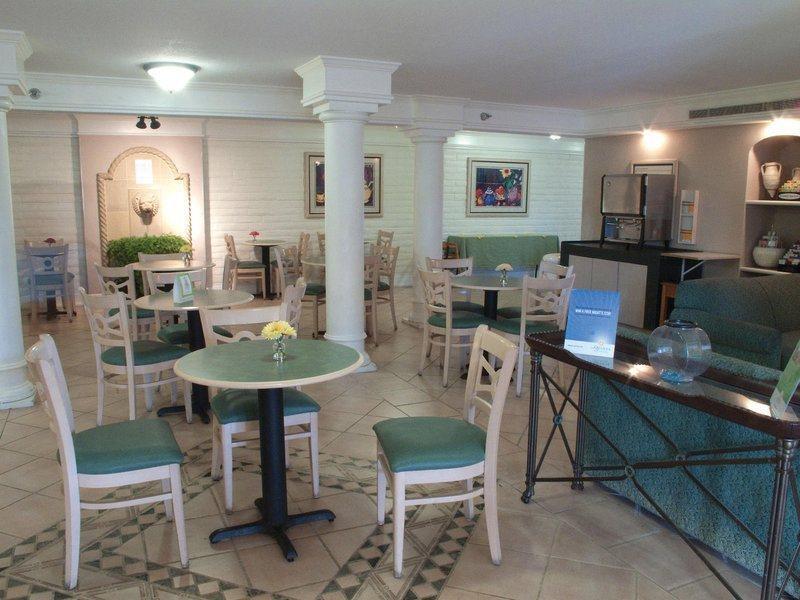 Hotel La Quinta By Wyndham Airport North 3*