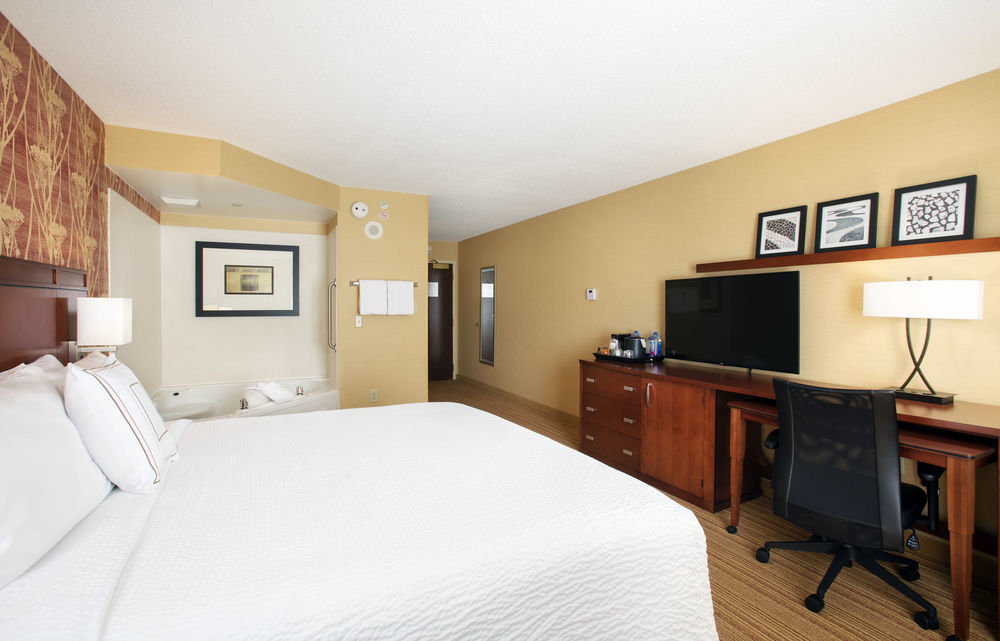 Courtyard By Marriott Downtown 3*