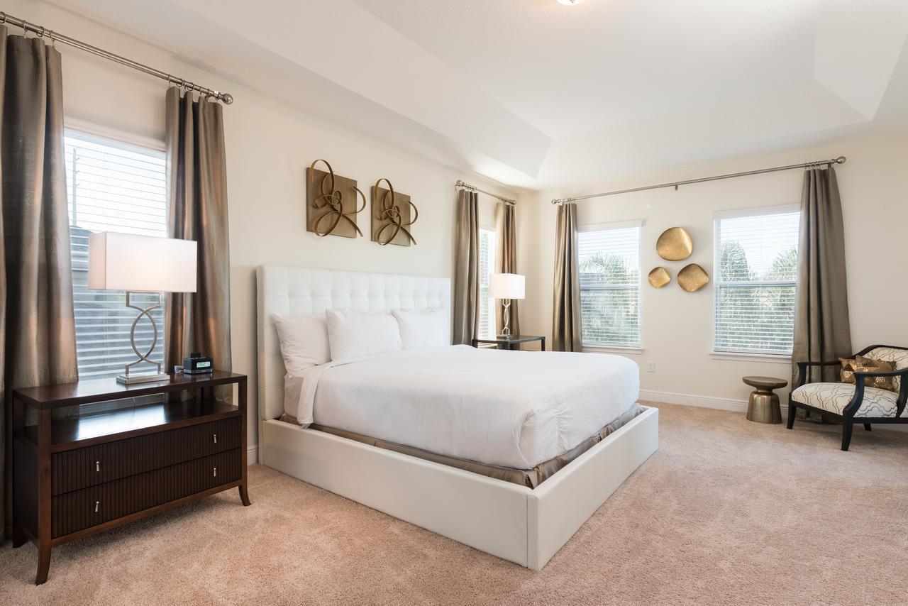 Stunning Near By Rentyl With Private Pool, Game Room, Themed & Amenities - 210m *
