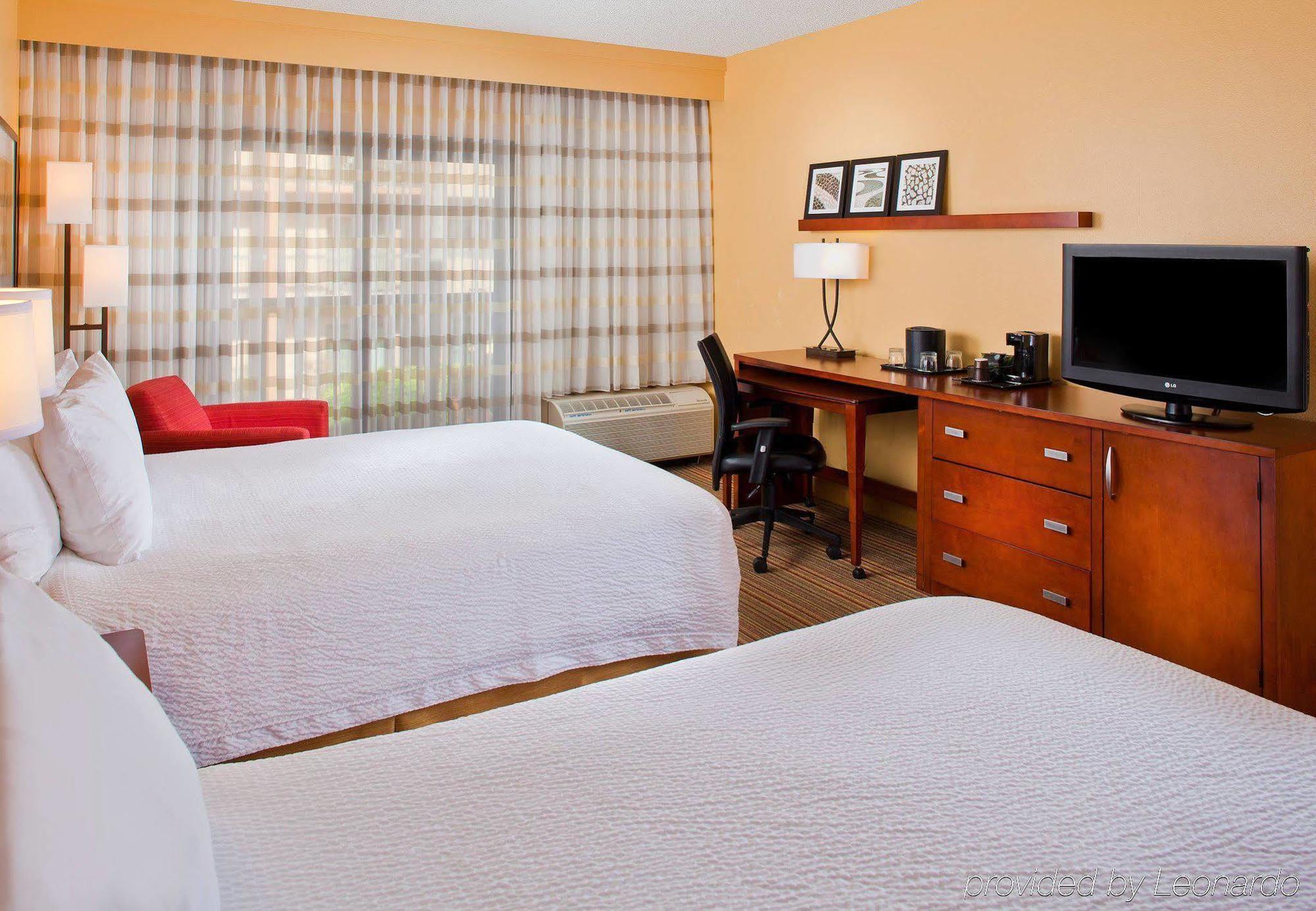 Courtyard By Marriott Airport Hotel 3*