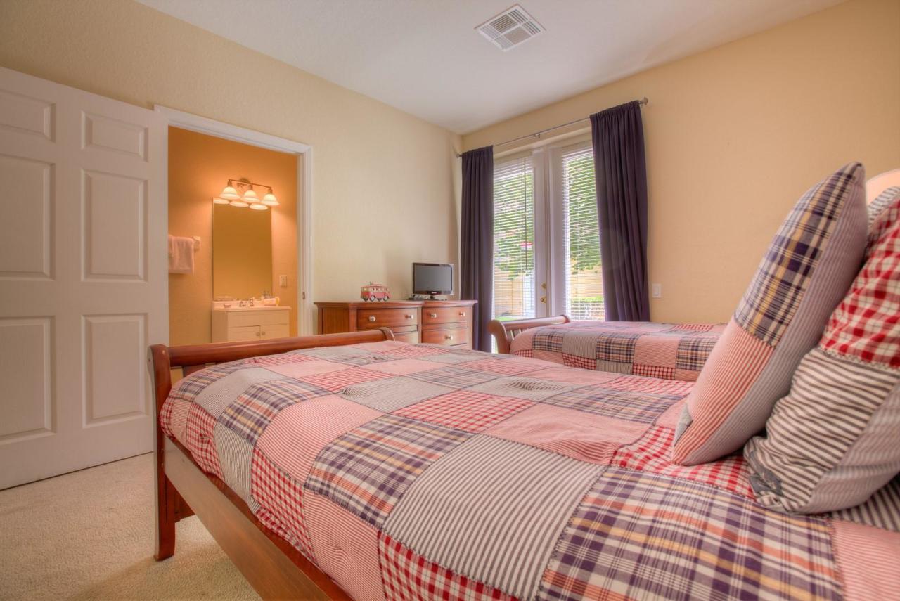 Sea Harbor Apartment *