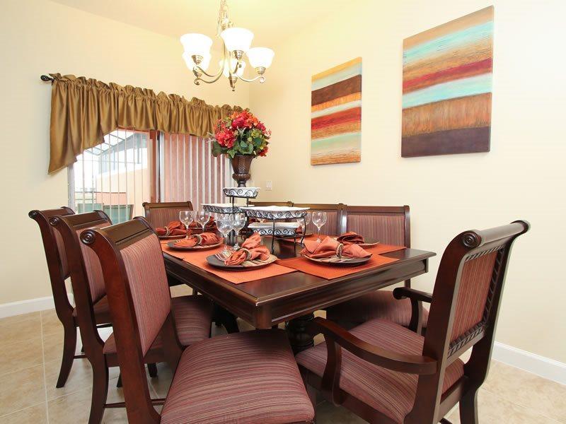 Beautiful 4 Bed 3 Bath Town With Splash Pool Holiday home