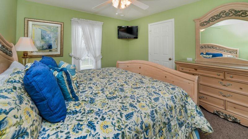 Amazing 5 Bedroom 4 Bath Pool In Windsor Hills *
