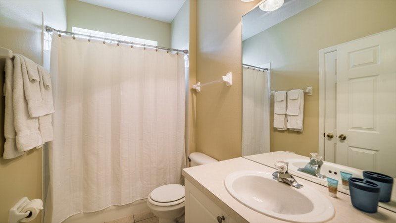 Holiday home Lovely 4 Bedroom 3 Bath Pool In Gated *