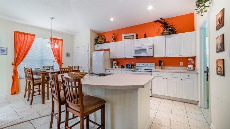 Lovely 4 Bedroom 3 Bath Pool In Gated Holiday home Orlando