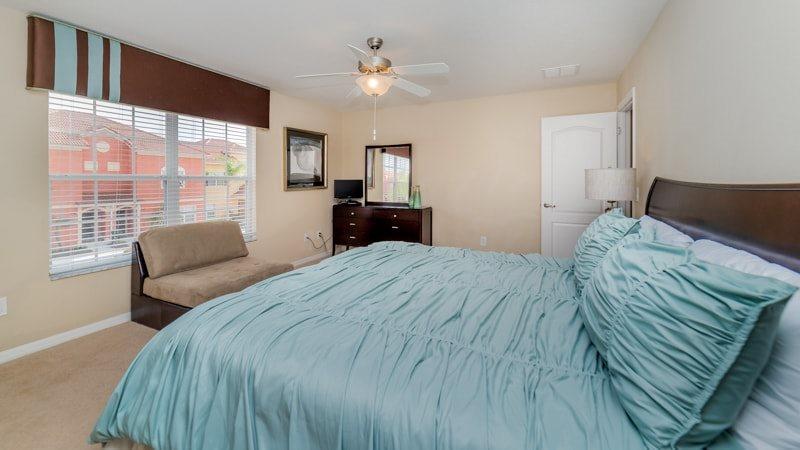 4 Bedroom 3 Bath Town With Pool In Paradise Palms *