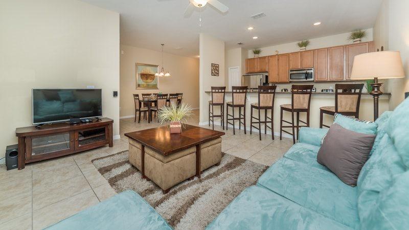 4 Bedroom 3 Bath Town With Pool In Paradise Palms Holiday home *